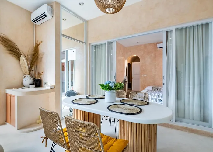 Luxury 3bdr With Private Pool Vakantiehuis Canggu